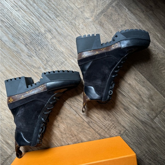 Authentic Louis Vuitton platform desert boot - Picture 8 of 8